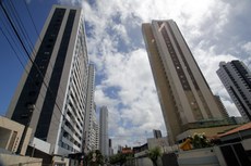 Sem dinheiro para pagar parcelas elevadas de financiamento, compradores aguardam os valores dos imóveis baixarem. Foto: Marcus Antonius