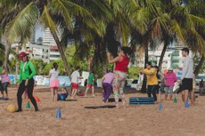 Qualquer pessoa pode participar das atividades gratuitas, que contam com circuito de treinamento funcional e aulão de zumba 