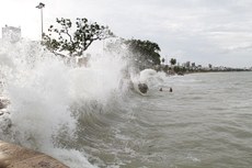 Na Praia de Tambaú, ontem à tarde, as ondas chegaram acima de 2 metros. Elas se repetem hoje