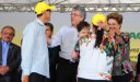 Família contemplada dialoga com as autoridades