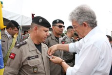 Durante a solenidade, também foram entregues nove motos Honda XRE 300 cilindradas e ainda láureas, medalhas e diplomas aos militares