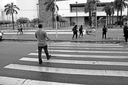 Em pontos diferentes da cidade, deficiente visual testou, junto com a reportagem, cinco equipamentos; apenas um funcionou