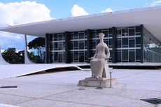 A AGU rebate as afirmações de Gilmar Mendes sobre suposta intenção do governo de nomear Lula para beneficiá-lo com o foro privilegiado 