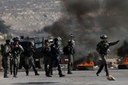 Forças israelenses lançaram gás lacrimogêneo e bombas de efeito moral contra centenas de palestinos, que realizaram protestos