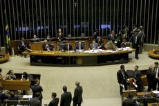 Líderes partidários fizeram acordo para aprovar o texto, que prevê normas para contratação de transportadores e regras de segurança