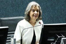 Carmém Lúcia reagiu a criticas da senadora Gleisi Hoffmann de que STF está inerte, dizendo que todos têm o direito de se manifestar 