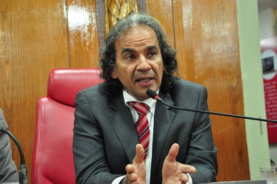 Vereador afirma que proibir o debate político e religioso nas salas de aula das escolas públicas se trata de um grande “absurdo”
