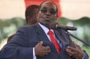 Robert Mugabe é acusado  de corrupção, repressão a oposição e imprensa, fraude em eleições e não respeitar os direitos humanos