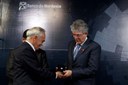 Durante o evento, Ricardo recebeu uma medalha comemorativa pelos 125 anos do Tribunal de Contas da União