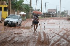 Pavimentação custará R$ 2,3 milhões e deve mudar a realidade de uma via de 2,1km marcada por barro e lama
