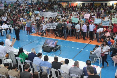 As pessoas presentes elegeram como prioridades educação (1.192 votos), infraestrutura (377 votos) e segurança pública (305 votos)