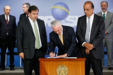 Em solenidade no Palácio do Planalto, Temer assinou o decreto de intervenção federal na segurança do Rio 