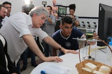 Governador Ricardo Coutinho entregou reforma de escola em Cabedelo, com investimento de aproximadamente R$ 1,5 milhão