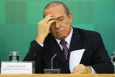Governo federal interrompeu negociações salariais e aumentos de impostos