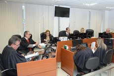 Juiz Ricardo Vilar aponta manobra contábil ao fatiar o processo em contratos em vez de realizar em apenas uma licitação
