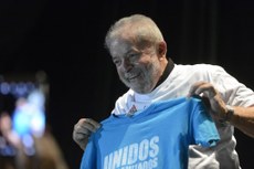 "Essa provocação me dá uma coceira, me dá sabe aquele chamegão", disse o ex-presidente Lula