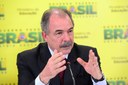 Ministro disse que entende a crise, mas reajuste dos professores obedece a lei