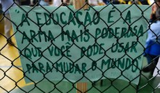 A Procuradoria afirma que as leis equivocadas e preconceituosas violam o direito à educação, a liberdade de ensino e o direito da criança, do adolescente e do jovem a ser colocado a salvo de toda forma de discriminação e violência