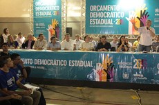"Já instalamos 90 sistemas de energia solar para o pequeno agricultor transformar a energia em irrigação para a plantação", disse Ricardo
