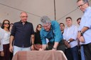 O governador também assinou uma Ordem de Serviço para a construção de um sistema de abastecimento de água para atender a região