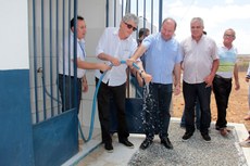 Equipamento entregue pelo governador Ricardo Coutinho promove a retirada do excesso de sal e minerais para tornar a água potável