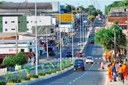 Avenida ganhou nova pavimentação, iluminação ornamental, calçadas, iluminação horizontal e vertical e faixas de pedestres