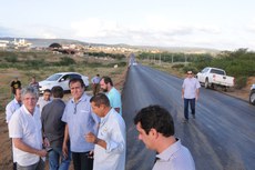 Ricardo lembrou que a estrada estava destruída porque foi pavimentada ainda no Governo de Burity