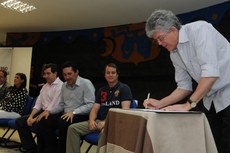 Programa vai selecionar professores da Rede Estadual de Ensino e conceder bolsas no exterior
