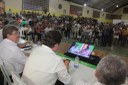 No ginásio ‘O Gelão’, o governador assinou decreto e ordem de serviço, respectivamente, criando delegacia especializada e o condomínio Cidade Madura de Patos, além de efetuar a entrega de kits escolares e de robótica para a rede estadual de ensino e créditos aos microempreendedores da região