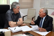 Abastecimento d’água, asfaltamento de ruas e a construção do Instituto de Medicina Legal (IML) estiveram na pauta da reunião