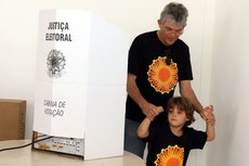 Governador Ricardo Coutinho e seu filho mais novo, Henri