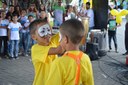 Durante a ação, foram distribuídos panfletos e adesivos que abordam os diversos tipos de abusos e exploração sexual de crianças e adolescentes, especialmente no ambiente da internet, no qual permanecem por muito tempo diariamente.