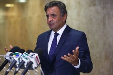 O Supremo afastou o senador Aécio Neves das funções e determinou o seu recolhimento domiciliar noturno
