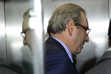 A partir deste aviso, começa a contar o prazo de dez dias para que a defesa do peemedebista apresente seus argumentos.
