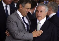 Senador Aécio Neves (E) é investigado por supostas irregularidades na empresa estatal de energia elétrica de Furnas