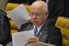 Ministro do Supremo acredita ter havido espetáculo midiático contra Lula
