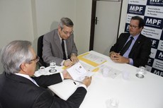 André Carlo Torres Pontes (D) afirma que objetivo é auxiliar a Justiça Eleitoral