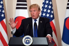 “Se aquele homem não tivesse uma arma e não tivesse disparado contra o atirador, as vítimas seriam centenas”, justifica Trump