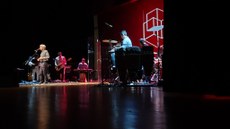 Caetano e banda apresentam a turnê ‘Meu Coco’ no teatro A Pedra do Reino, em JP
