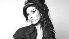 Biografia de Winehouse pelo amigo de infância está prevista para este mês no Brasil
