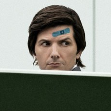 Adam Scott protagoniza ‘Ruptura’; série que tem uma premissa distópica e argumento criativo é uma das melhores do ano