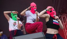 Banda de punk rock feminista Pussy Riot aparece como suspiro transgressor na conservadora Rússia de Vladmir Putin. 