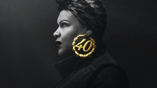No filme, uma dramaturga decadente nova-iorquina recém-chegada aos 40 anos busca se reinventar investindo em uma carreira de rapper