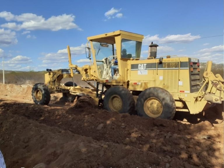 Maquinas e Equipamentos na execução de camadas de aterro.