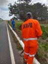 Homens do DER trabalhando