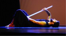 Nigel Anderson, da Caleidos Cia de Dança, apresenta espetáculo 'A Notícia'