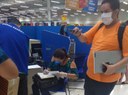 FOTO - CONSUMIDOR REALIZANDOA TROCA DO PRODUTO.jpg