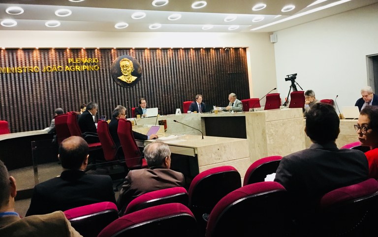 SESSÃO DO PLENO.jpg